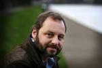 Instruktør. Claus Bjerre er uddannet keramiker, men havde ikke lyst til at være lukket inde i et atelier. 