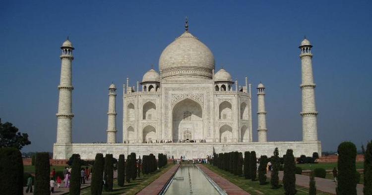 BESØGT. Tusindvis af turister besøger hvert år Taj Mahal i Indien - men fra 2014 kan de altså også besøge en kopi i Dubai. 