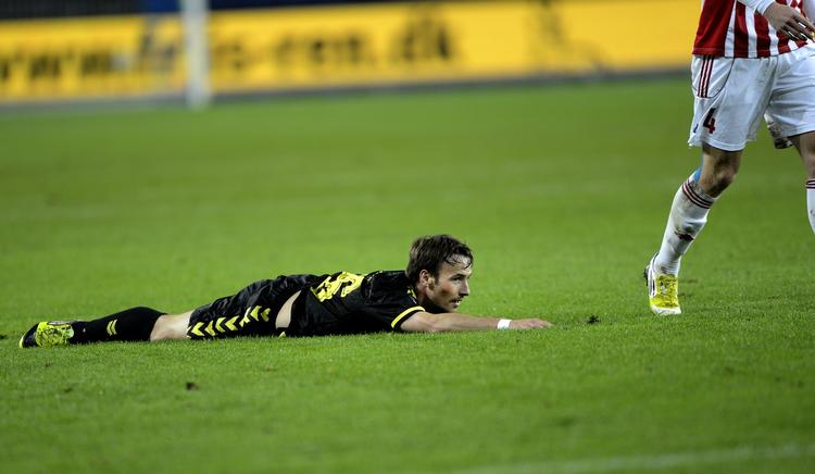 NEDTUR. Trods en god start landede Brøndby dybt nede i græsset på Brøndby Stadion, da AaB vandt 3-1. 