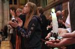 bøn. Det er blandt andet det stigende antal amerikanere uden et religiøst tilhørsforhold, der har tvunget andelen af protestanter ned under 50 procent. 
