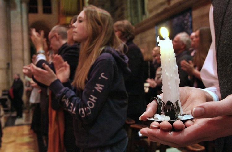 bøn. Det er blandt andet det stigende antal amerikanere uden et religiøst tilhørsforhold, der har tvunget andelen af protestanter ned under 50 procent. 
