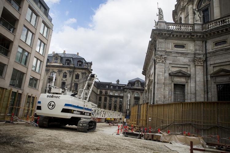 Byggeri. Byggepladsen omkring Marmorkirken, hvor en kommende metrostation skal ligge. 