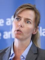 »Jeg skal være den første til at indrømme, at den sammenkobling, der er lavet til min mor, ser dum ud«, siger Ellen TRane Nørby  i en skriftlig udtalelse. 