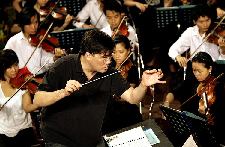 Blæret. Alan Gilbert blæser alt snirklet og sært over bord med sine powerfulde indspilninger af Carl Nielsen. 