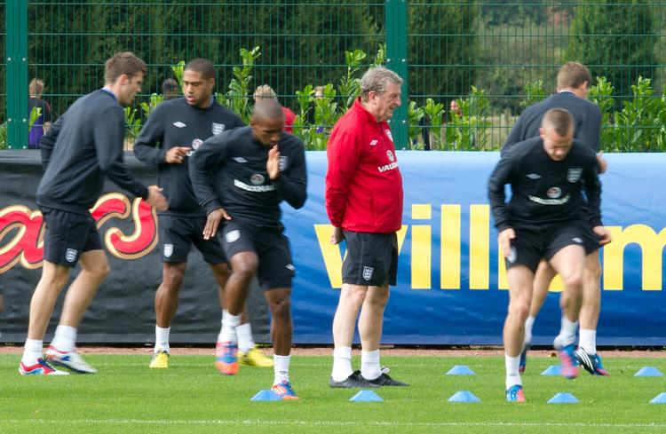 opsyn. De skal opføre sig ordentligt, de engelske landsholdsspillere, når Roy Hodgson kalder til samling. 