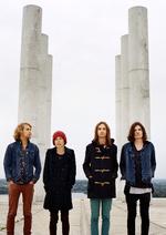 Tam, ikke dum. Kevin Parker (nummer to fra højre, red.) fra australske Tame  Impala er den psykedeliske rocks fineste sangsmed anno 2012. 