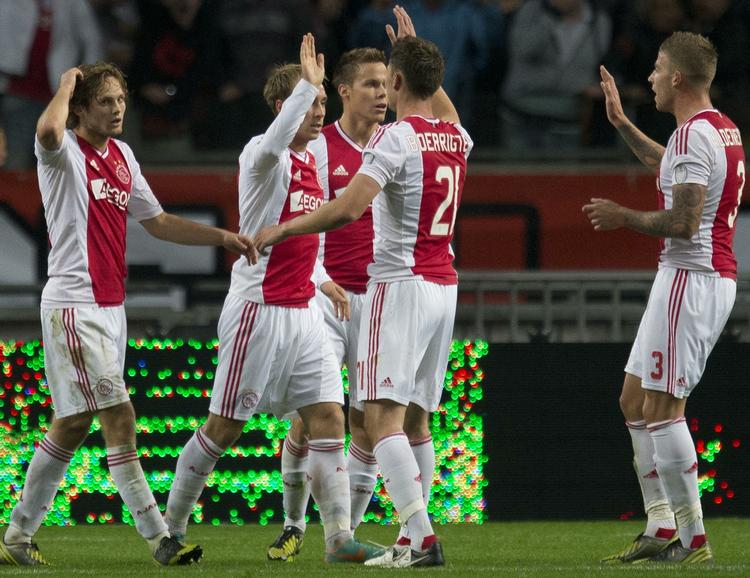 roller. Christian Eriksen (nummer to fra venstre) har scoret for Ajax i kampen mod Twente 29. september. 