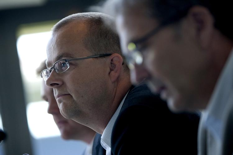 millionindsprøjtning. Frank Buch-Andersen (tv) står til at kunne rykke ind i Brøndby IF med en række investorer. Til gengæld skal aktiestrukturen i klubben ændres. 