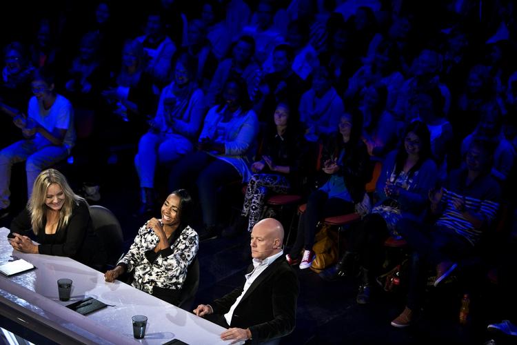 Trio. To nye og en erfaren dommer er i gang med at udvælge deltagerne til X Factor 2013. 