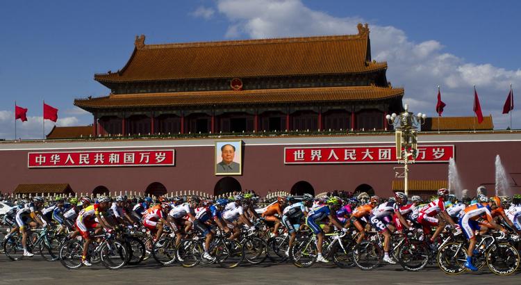 doping. Feltet i Tour of Beijing suser forbi Tiananmen Gate i midten af den kinesiske hovedstad. Men uden Steve Hounard. 