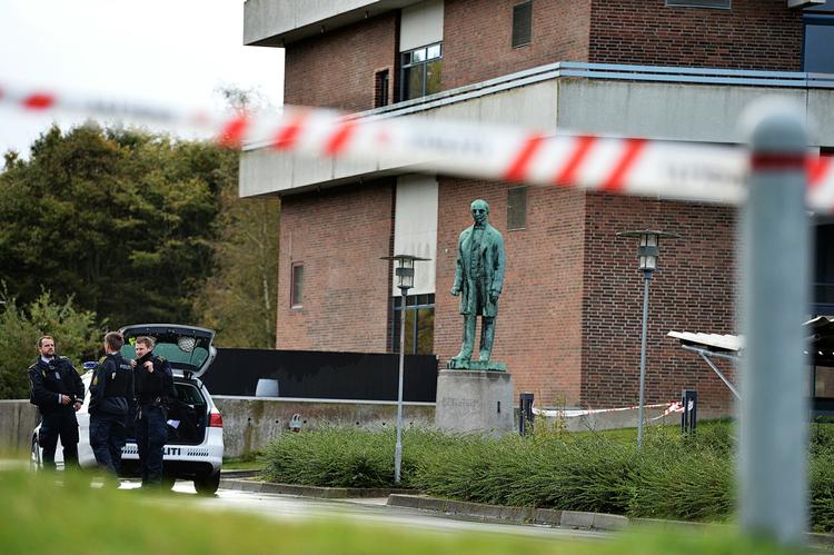 skyderitrussel. Tietgensskolen i Odense blev lukket af politiet på grand af en trussel om et skoleskyderi. 