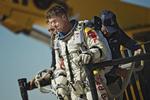 Skuffet. Felix Baumgartner i går da han måtte  opgive at foretage sit opsigtvækkende spring fra 36,5 kilometers højde. 