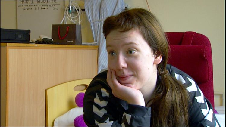 livsvilje. Carina Melchior var udsat for et alvorligt trafikuheld, men bedst som lægerne talte med forældrene om organdonation, vågnede hun op. Dramaet blev skildret i DR-dokumentaren 'Pigen der ikke ville dø' i aftes. 