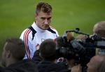 søgelys. Danmark leder efter en slagkraftig angriber. Og selv om Nicklas Bendtner mest har varmet bænken i Juventus, så er han klar, mener angrebstræneren. 