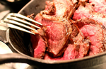 Weekendmad. Hvis man er til udskæringer af tyndsteg og rump steak som dagens første måltid, kan man fra lørdag 13. oktober få stillet lysten hos Mash på Skovriderkroen. 