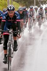 doping. Michael Barry (tv) fører an for Lance Armstrong og US Postal-holdet i 2004. 