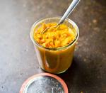 Syrligt. Havtornens tropiske syre kan gøre underværker for for eksempel asiatiske karryretter og andre sammenkogte spiser. 