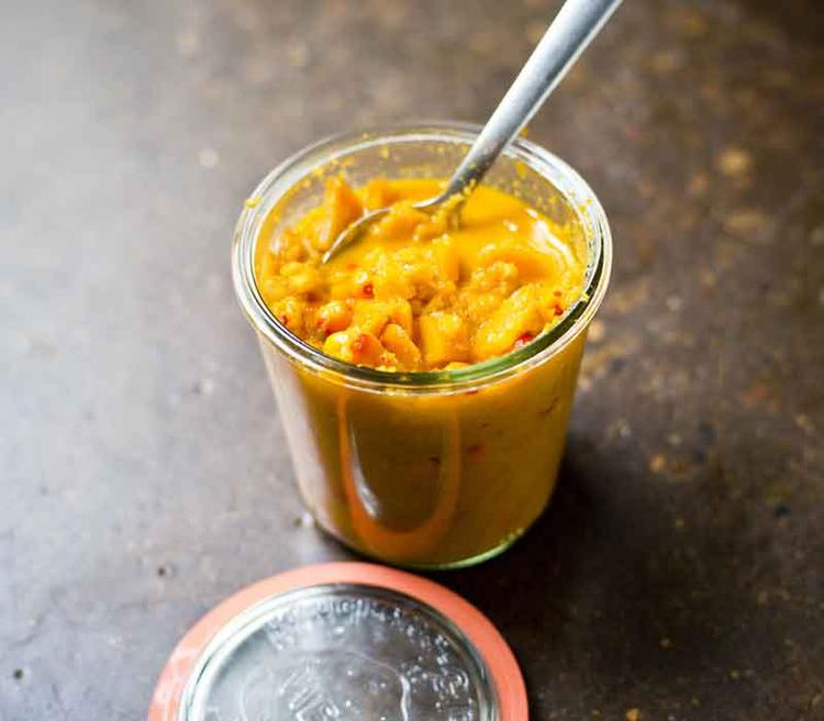 Syrligt. Havtornens tropiske syre kan gøre underværker for for eksempel asiatiske karryretter og andre sammenkogte spiser. 