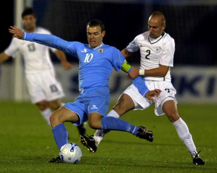 udsolgt. San Marinos fodboldhold har allerede sejret, mener træner Giampaolo Mazza før kampen mod England. For der er solgt 90.000 billetter. San Marino har kun 32.000 indbyggere i alt. 