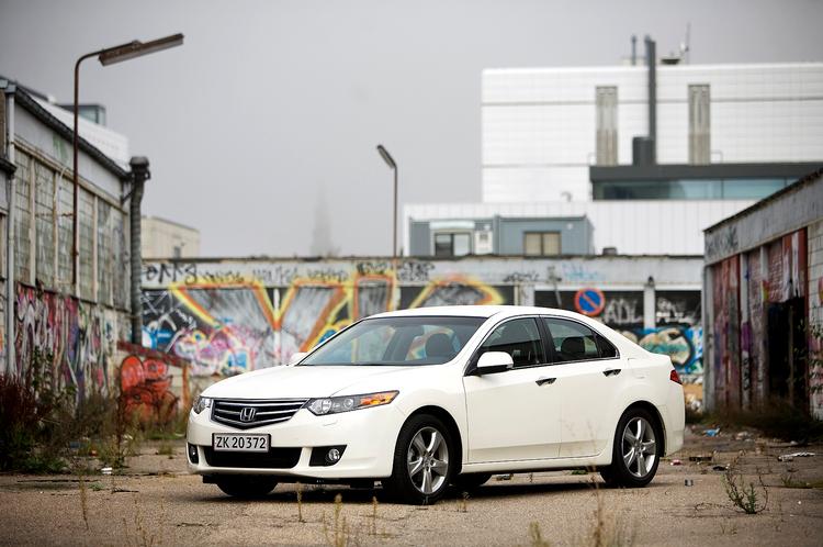 skuffet. En bilkøber underskrev i 2008 en slutseddel på køb af en Honda Accord, han havde set annonceret på nettet. Han fortrød, da han satte sig bag rattet første gang, men retten har nu afgjort, at han ikke har fortrydelsesret. Modellen på billedet er en Honda Accord fra 2008. 