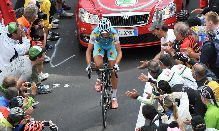 Stjerne. Roman Kreuziger er her på vej mod sejren på 19. etape af årets Giro d'Italia. Nu må han tilsyneladende også kæmpe uden for konkurrencerne. 