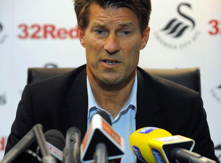 forstærkninger. Efter et par uger i trænersæddet er Michael Laudrup klar til at hente spillere til Swansea. 