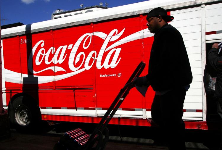 adresseskift. Coca-Cola beholder produktionen i Grækenland, men læskedriksgiganten er utilfreds med de høje erhvervsskatter og flytter derfor hovedkvarteret til Schweiz, hvor de ser lempeligere på den slags. 