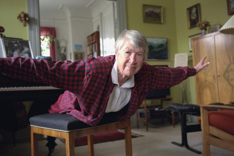 Folkelig. Utallige kvinder landet over lyttede ugentligt til den uddannede gymnastikpædagog, Helle Gotveds, radioprogrammer om helbred og øvelser. 