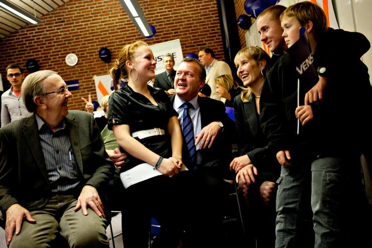 Familieglæde. Jeppe Løkke Rasmussen (tv.) fotograferet sammen med sin søn, svigerdatter og børnebørn i forbindelse med kommunalvalget i 2009. 