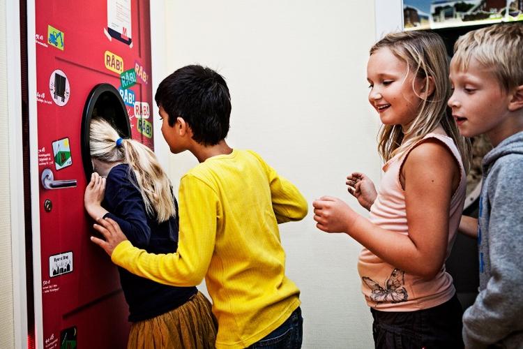 Leg. I udstillingen kan man bl.a. råbe om kap med metrobyggeriet. 