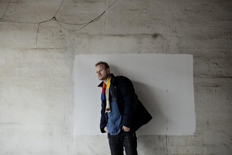 Mundlam. Det er svært for mænd, at tale om deres problemer uden at føle sig som tabere, siger Jonathan Spang. Derfor forstummer de i kønsdebatten. 