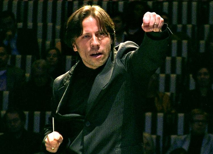 sexet. Estisk-amerikanske Kristjan Järvi lyst op som den stjerne han er i front for DR SymfoniOrkestrets koncert torsdag. 