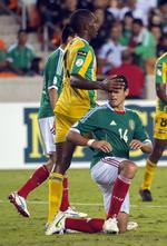 Klap. Manchester United-stjernen Javier Hernandez var en af fem mexicanere, der fandt vejen til nettet i slutminutterne af opgøret mod Guyana. 