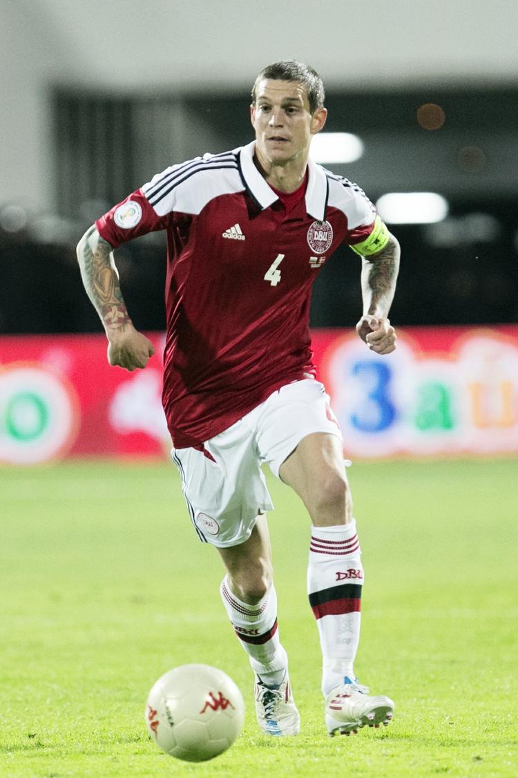 Kaptajnen. Danmarks anfører Daniel Agger er en af fire, der døjer med mindre skavanker efter 1-1-kampen i Sofia. 