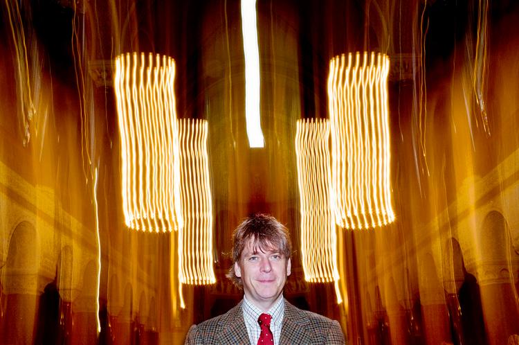 Autoritet.  Peter Lund Madsen trives i far-søn-forhold og har ifølge ham selv haft den store lykke at have to professorer, som han respekterede ubetinget. 