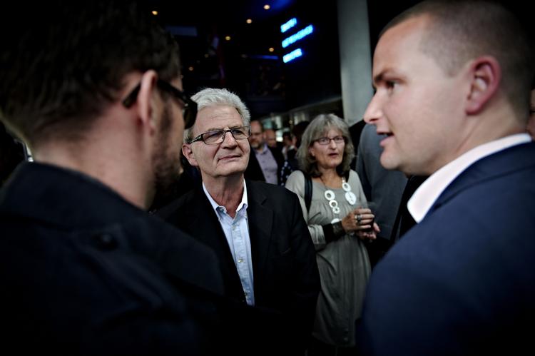 Udskiftning. Flere tror, at Thor Möger Pedersen ryger ud, og at Holger K. Nielsen i stedet bliver ny skatteminister. 
