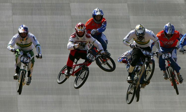 BMX. Kyle Bennett ses her som nummer to fra venstre under et World Cup-løb i Kina i 2007. 