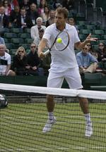 Mester. Sammen med makkeren Jonathan Marray vandt Frederik Løchte Nielsen årets Wimbledon i herredouble efter en dramatisk match over fem sæt mod svenskeren Robert Lindstedt og rumæneren Horia Tecau 
