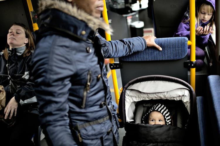 Populær. Den overfyldte rute bliver nu hjulpet på vej af busværter og endnu flere afgange. 