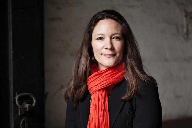 Kriminelt. Kriminalstoffet fylder uforholdsmæssigt meget i vestlige medier, fordi folk er interesserede i at læse det. Men hvorfor har I behov for at svælge i andres lidelse eller grusomhed? , spørger Paula Larrain. 