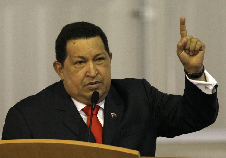 Stærk. Venezuelas præsident Hugo Chávez får hug af tidligere forbundsfælle, der anklager ham for at klynge sig til embedet. 