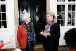 Kaffetid. Annette Vilhelmsen og Helle Thorning-Schmidt holder møde på Marienborg, hvor regeringssamarbejdet er i fokus. 