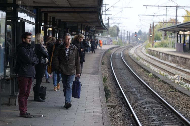 VENTETID. Passagerer, der skal til og fra Valby Station, må tage S-toget. Ingen andre tog standser foreløbigt på stationen. 