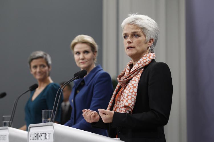 Regeringsmøde. De tre partiledere mødtes tirsdag for første gang i spejlsalen i Statsministeriet. 