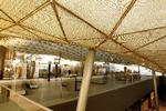 Vidunder. Louvres nye afdeling for islamisk kunst er slået op som et kæmpe 'telt', hvor museet  nu har mulighed for permanent at  udstille ca. 3.000 genstande ad gangen.  Genstande, som Louvre vil vise, tilhører 'menneskeheden' nok så meget som  'islam'. 