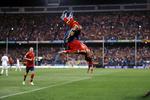 akrobatik. Sergio Ramos fejrer målet til 1-0 for Spanien på flotteste vis. 
