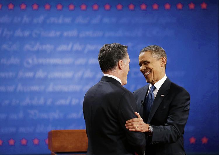 Smil. Præsident Barack Obama med sin republikanske udfordrer, Mitt Romney, før den første tv-duel.