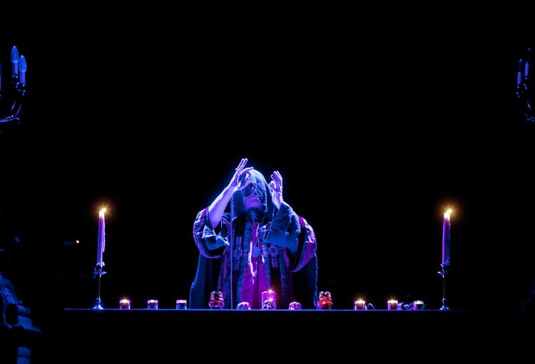 Undergrund. Billede fra Attila Csihar  ved Wundergrund Festival I Marmorkirken. 