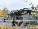EVAKUERING. Den amerikanske ambassade i Stockholm er blevet evakueret efter fund af pulverbrev. 
