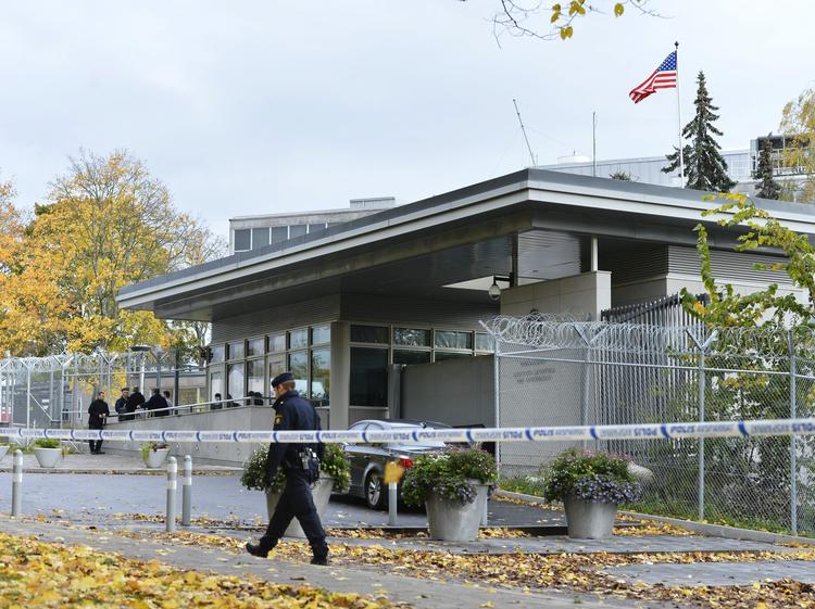 EVAKUERING. Den amerikanske ambassade i Stockholm er blevet evakueret efter fund af pulverbrev. 